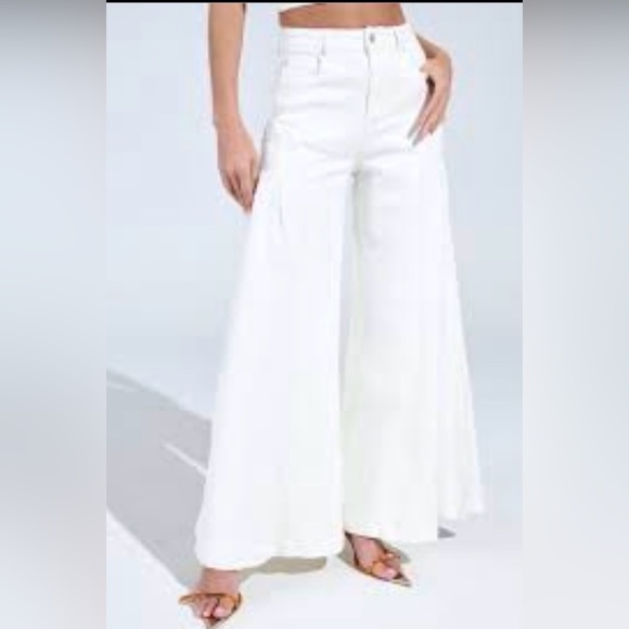 Chicwish Denim - Chicwish Classic White Wide-Leg High Rise Jeans Women’s Size Small